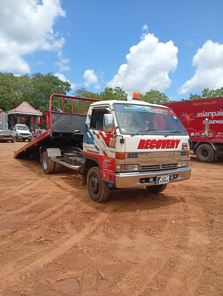 24/7 Car Carrier and Towing Sri Lanka